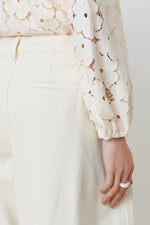Load image into Gallery viewer, Suncoo Wide Pleat Jeans Creme
