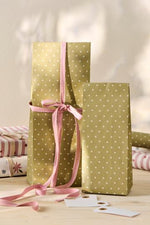 Load image into Gallery viewer, PAPER GIFT BAG SMALL DAISY DESIGN
