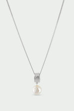 Load image into Gallery viewer, Fresh Water Pearl Necklace Silver
