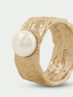Load image into Gallery viewer, Iris Ring Gold with Pearl
