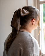 Load image into Gallery viewer, Bury Velvet Large Bow Hair Clip Bear Brown
