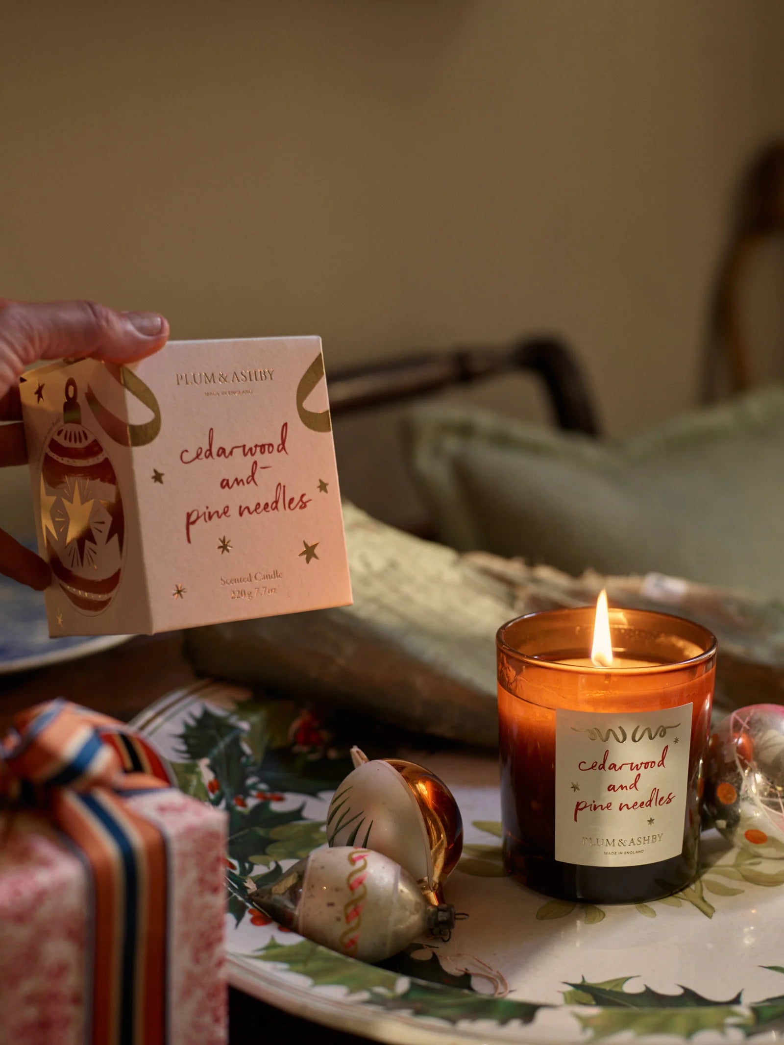 CEDARWOOD AND PINE NEEDLES CANDLE