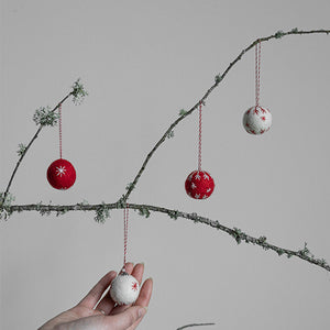 RED AND WHITE BALL FELT DECORATION