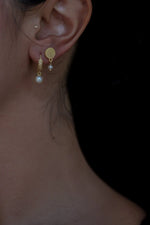 Load image into Gallery viewer, Zote Earrings Gold and Pearl Earrings
