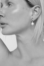 Load image into Gallery viewer, Perla Earrings Silver
