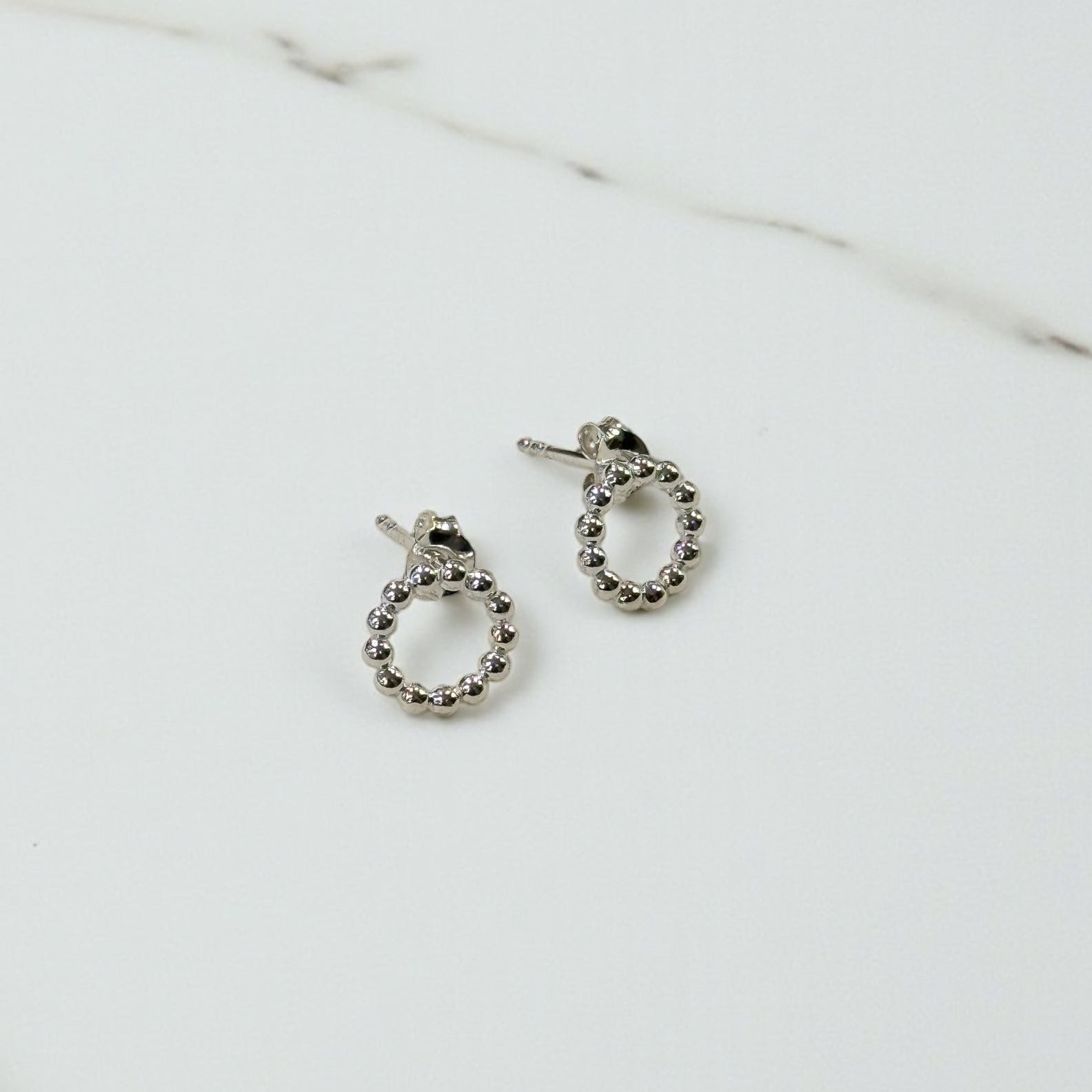 PL-135 Open Circle Dot Stud Earrings Silver