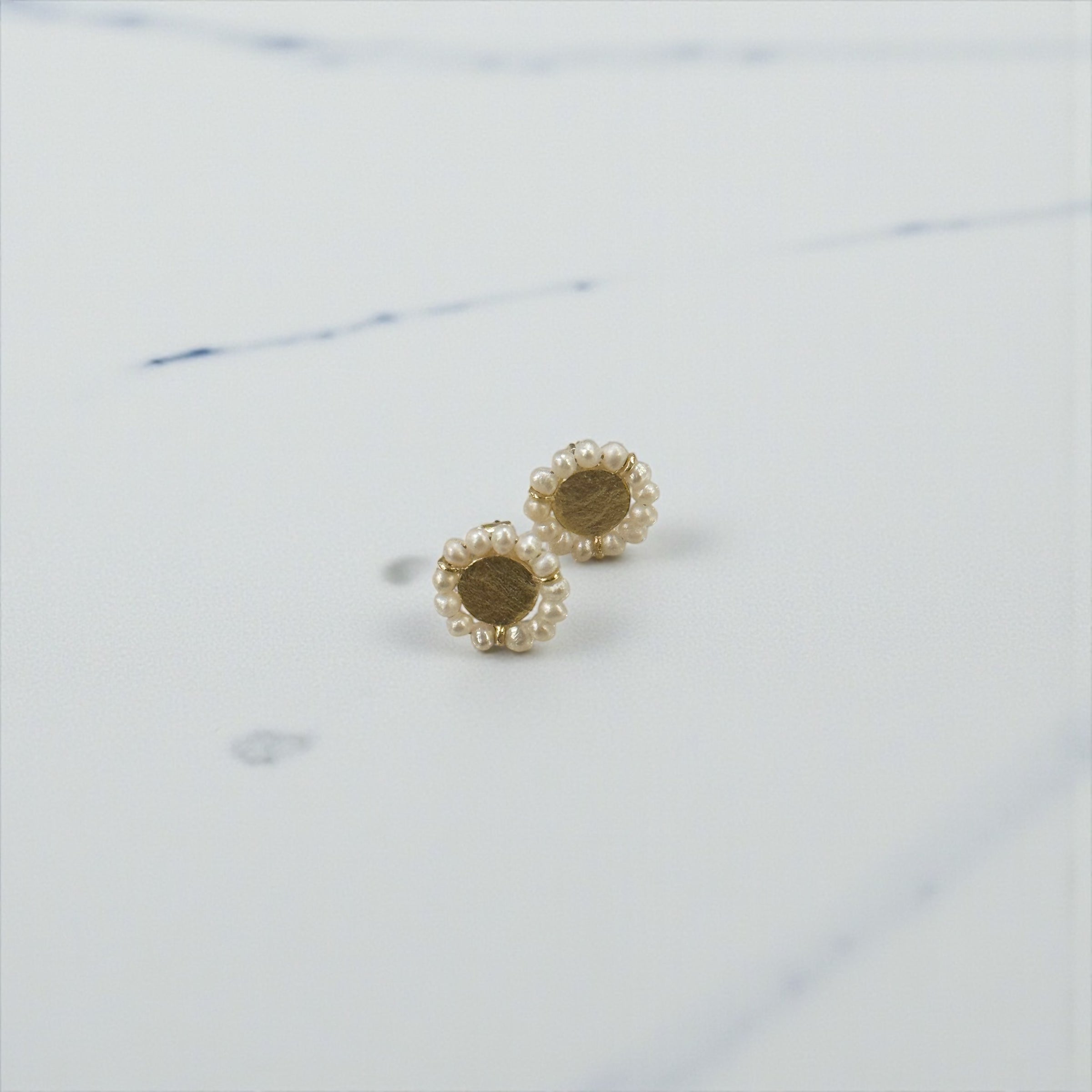 NE73 Pearl Circle Gold Stud Earrings