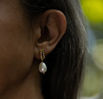Load image into Gallery viewer, Madrih Earrings Drop Pearl with Green Amethyst
