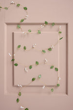 Load image into Gallery viewer, Wire String with Green Leaves
