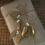 Load image into Gallery viewer, Brass Mistletoe Decoration Medium

