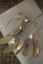 Load image into Gallery viewer, Brass Mistletoe Decoration Medium

