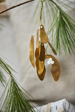 Load image into Gallery viewer, Brass Mistletoe Decoration Medium
