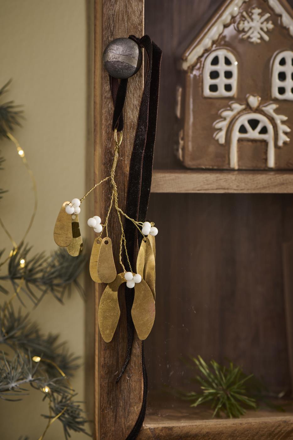 Brass Mistletoe Decoration Medium