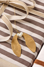 Load image into Gallery viewer, Brass Mistletoe Decoration
