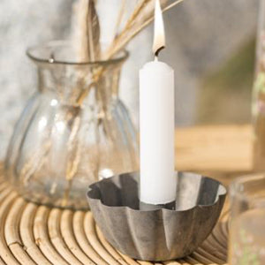 WAVY EDGE DINNER CANDLE HOLDER IN ZINC