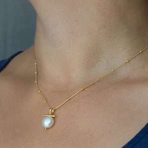 NP70 PLG GOLD AND PEARL NECKLACE WITH BAR
