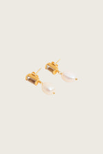 Load image into Gallery viewer, Madrih Earrings Drop Pearl with Green Amethyst
