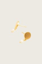 Load image into Gallery viewer, Zote Earrings Gold and Pearl Earrings
