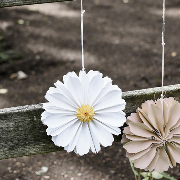 WHITE AND YELLOW PAPER FLOWER DECORATION DAISY