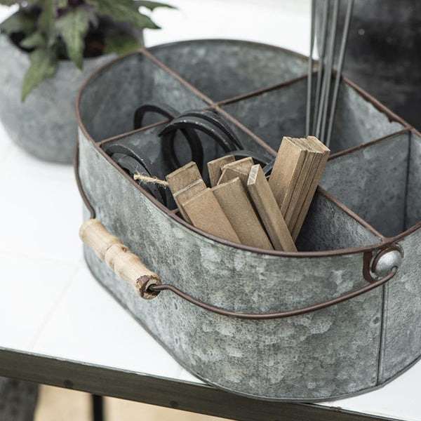 METAL BASKET WITH 6 ROOMS AND WOODEN HANDLE