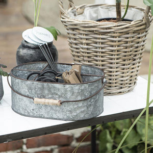 METAL BASKET WITH 6 ROOMS AND WOODEN HANDLE