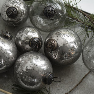 GLASS CHRISTMAS ORNAMENT PEBBLED SILVER